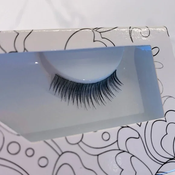 NWT False Lashes - Picture 3 of 3